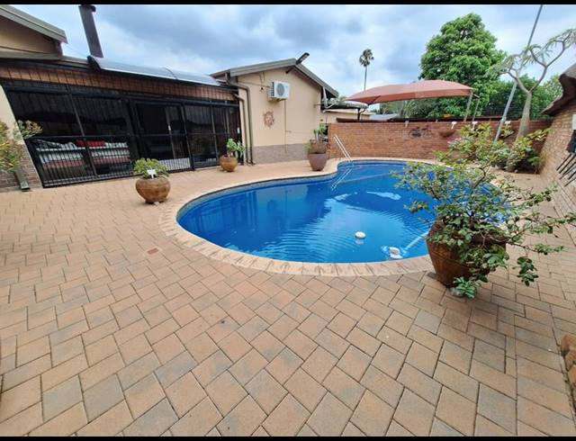 4 BEDROOM HOUSE FOR SALE IN PRETORIA GARDENS